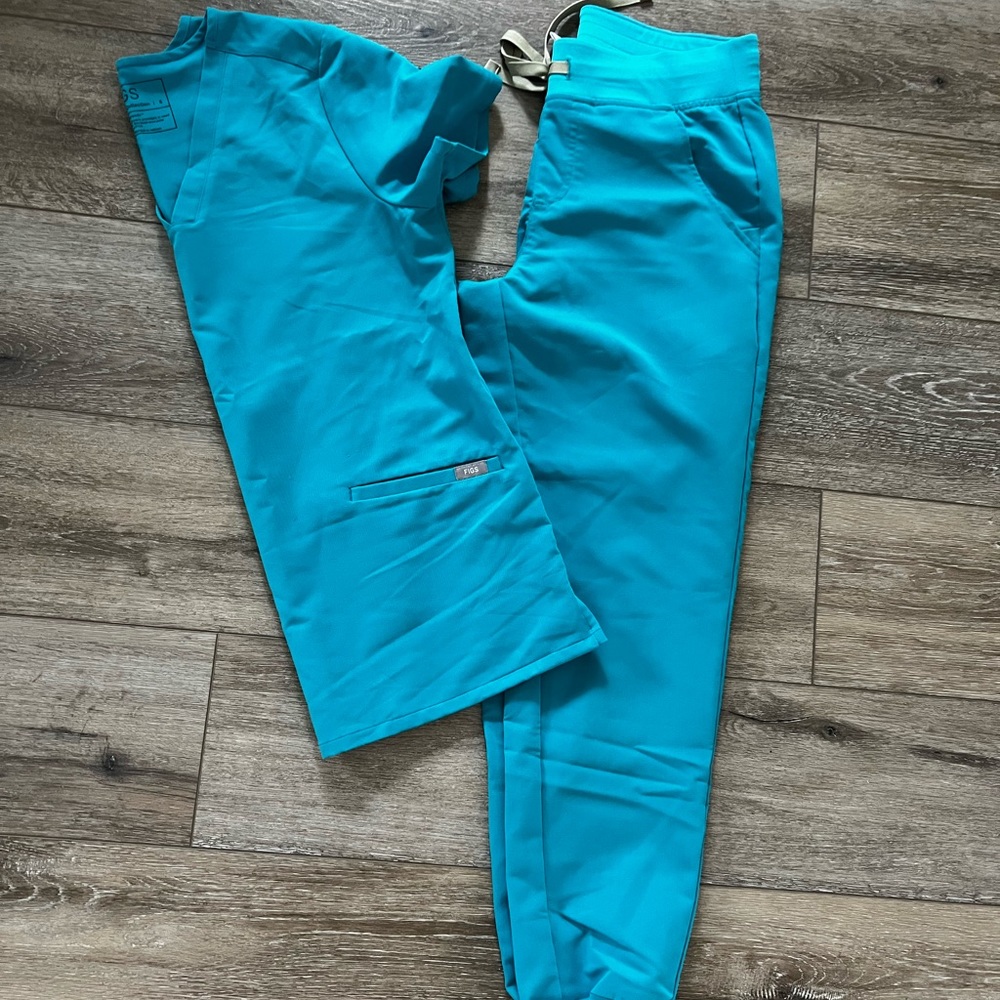 FIGS small scrub set